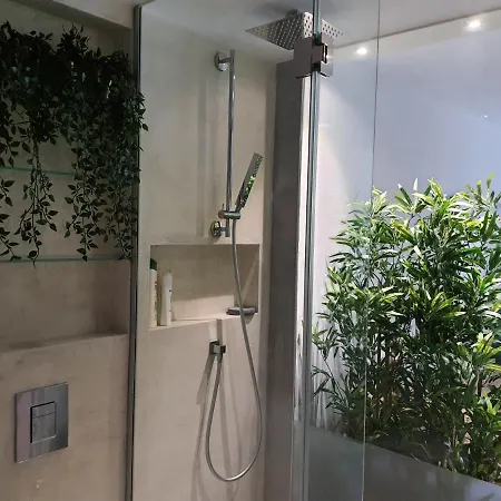 Exotic Fusion Double With Garden Appartement