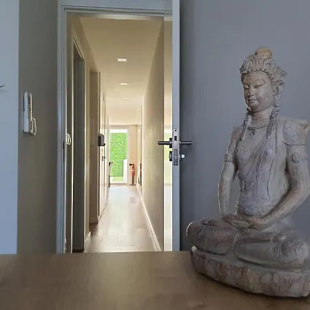 Exotic Fusion Double With Garden 아파트